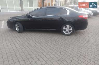 Седан Renault Latitude 2011 в 