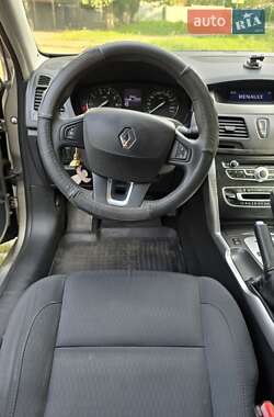 Седан Renault Latitude 2012 в 