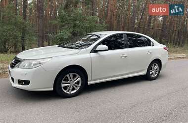 Седан Renault Latitude 2011 в 
