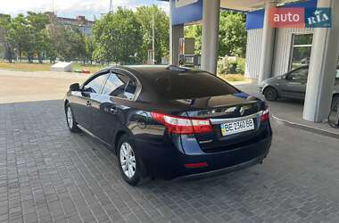 Седан Renault Latitude 2011 в 