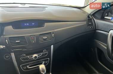 Седан Renault Latitude 2011 в 