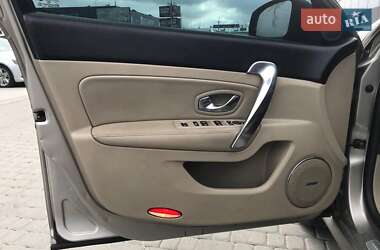 Седан Renault Latitude 2011 в 