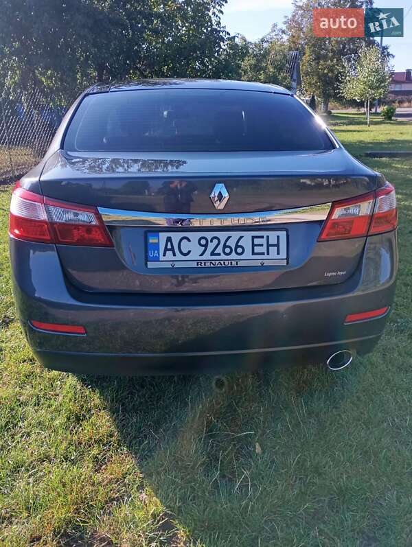 Седан Renault Latitude 2011 в 