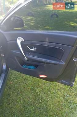 Седан Renault Latitude 2011 в 