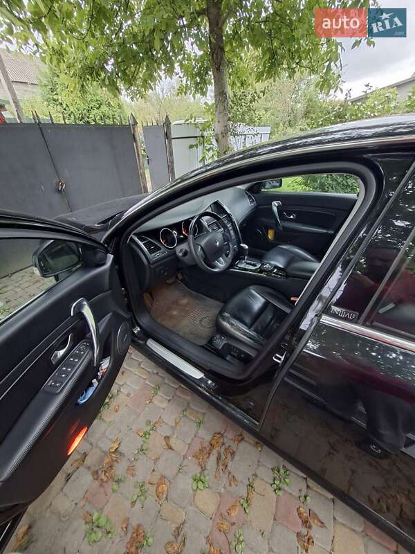 Седан Renault Latitude 2010 в Ровно