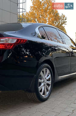 Седан Renault Latitude 2012 в 
