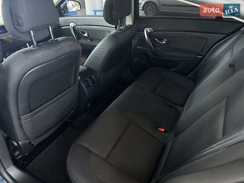Седан Renault Latitude 2011 в Николаеве