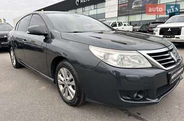 Седан Renault Latitude 2012 в 