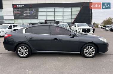 Седан Renault Latitude 2012 в 