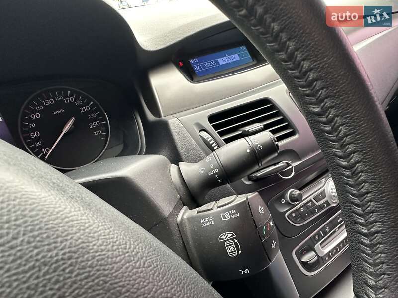 Седан Renault Latitude 2012 в Києві