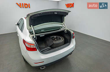 Седан Renault Latitude 2012 в 