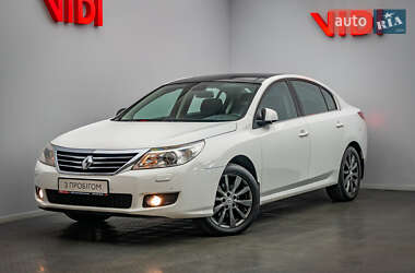 Седан Renault Latitude 2012 в 