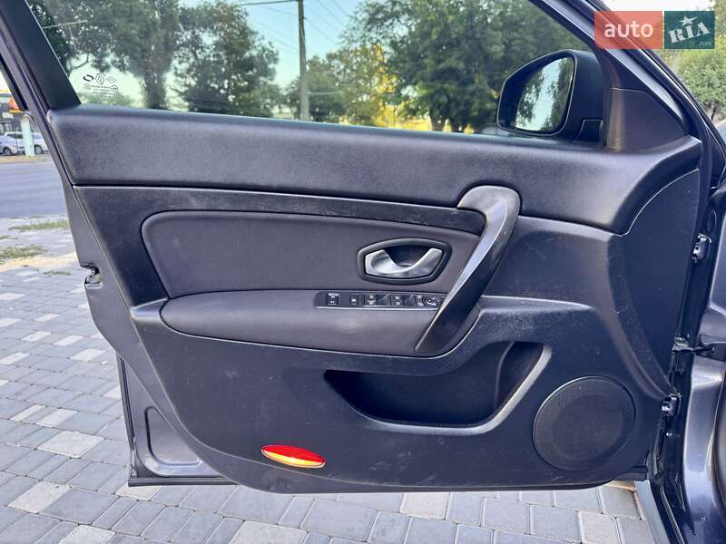 Седан Renault Latitude 2011 в Одесі