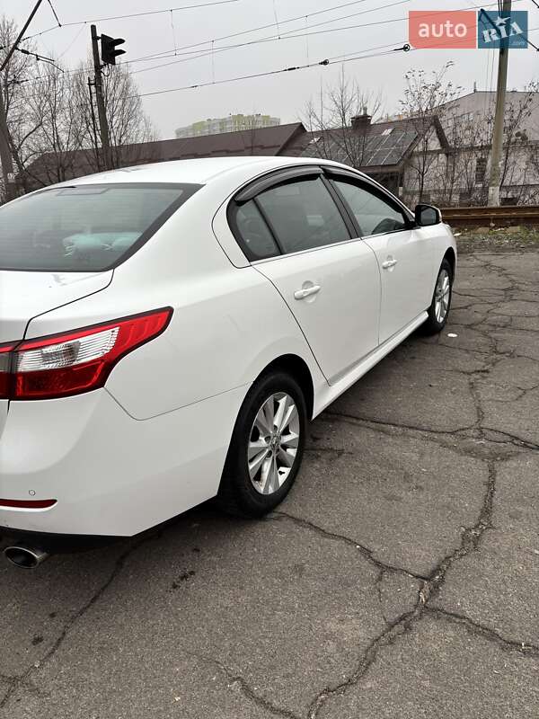 Седан Renault Latitude 2012 в Києві