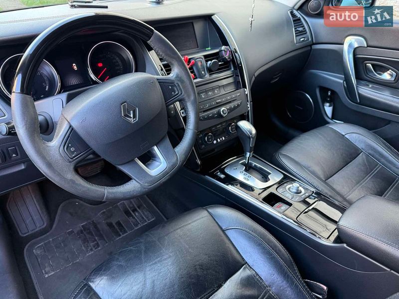 Седан Renault Latitude 2011 в Стрию