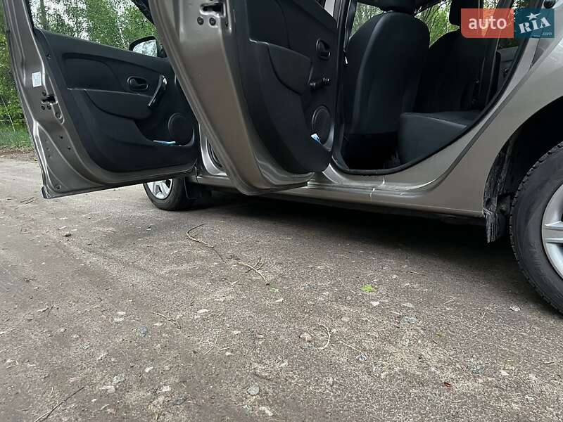 Універсал Renault Logan MCV 2014 в Чернігові