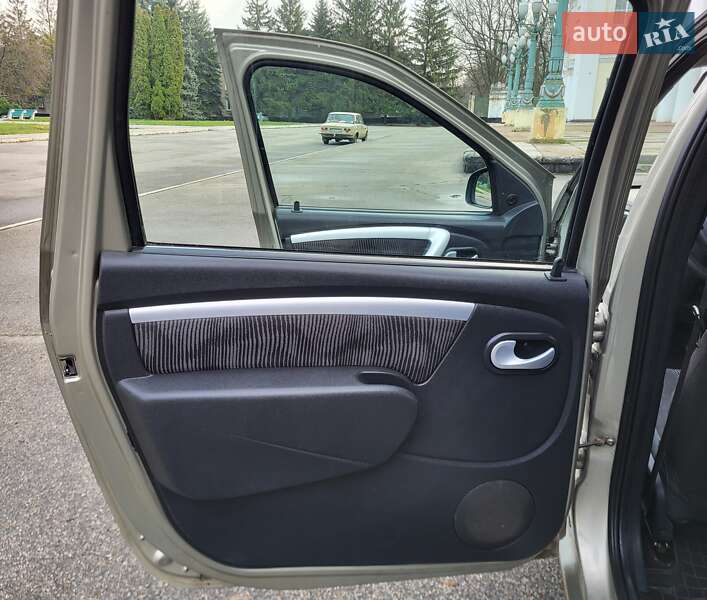 Універсал Renault Logan MCV 2010 в Жовтих Водах