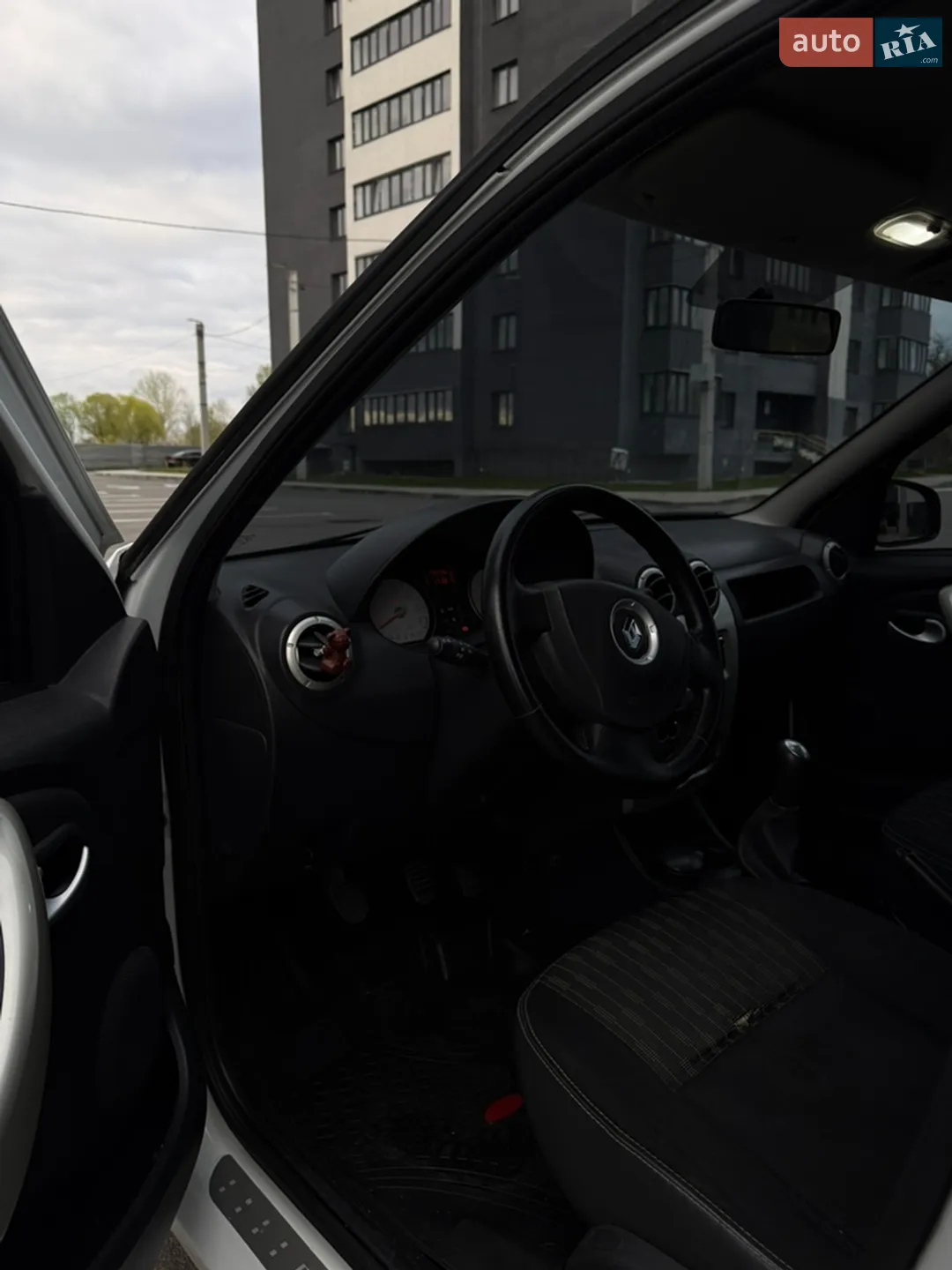 2012 Renault Logan - мініатюра 12