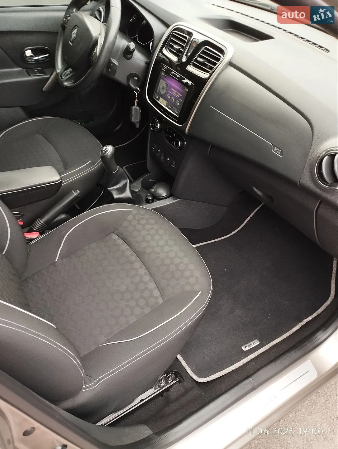 2015 Renault Logan - мініатюра 2