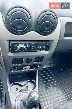 Грузовой фургон Renault Logan Van 2012 в 