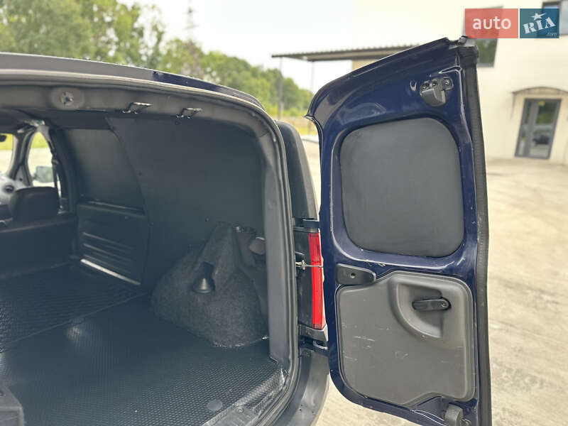 Грузовой фургон Renault Logan Van 2010 в Луцке фото 8 Грузовой фургон Renault Logan Van 2010 в Луцке