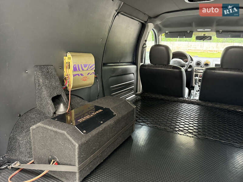 Грузовой фургон Renault Logan Van 2010 в Луцке фото 9 Грузовой фургон Renault Logan Van 2010 в Луцке