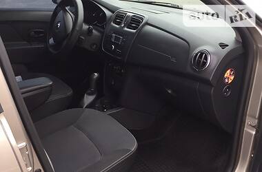 Седан Renault Logan 2013 в 
