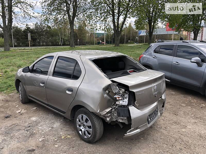 Седан Renault Logan 2015 в Львові