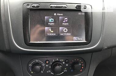 Седан Renault Logan 2015 в 