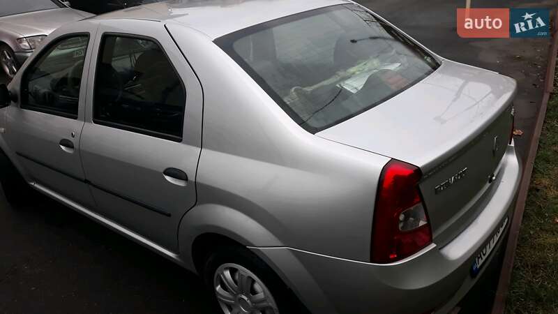 Седан Renault Logan 2011 в Ужгороде