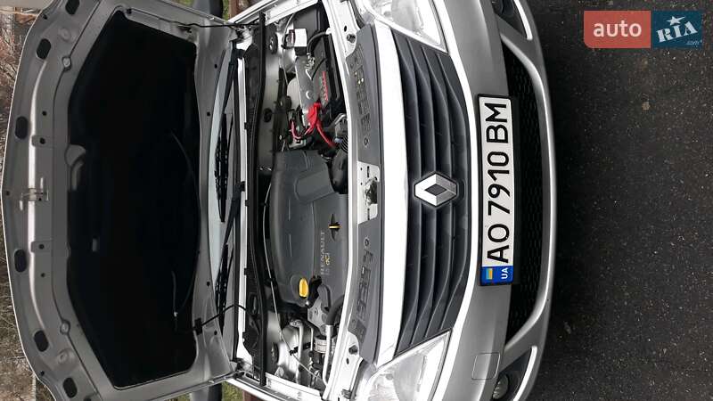 Седан Renault Logan 2011 в Ужгороде