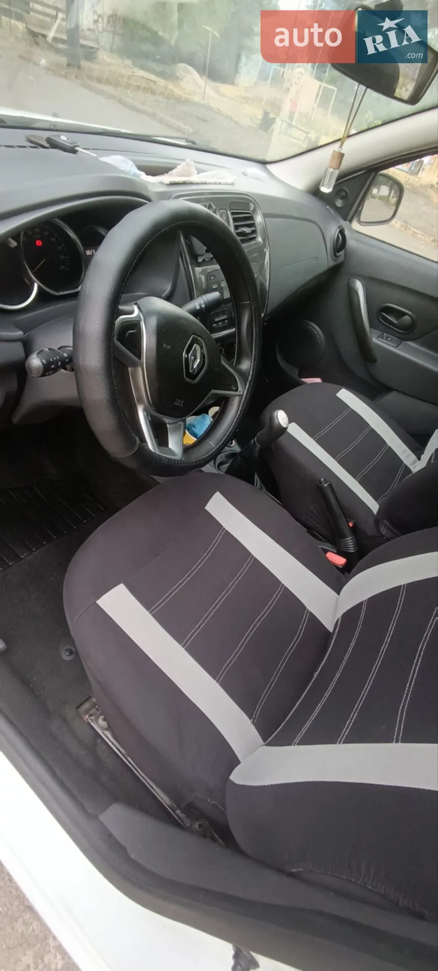 2017 Renault Logan - мініатюра 5