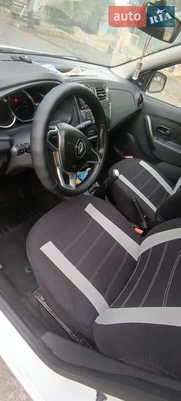 Седан Renault Logan 2017 в Нетешине