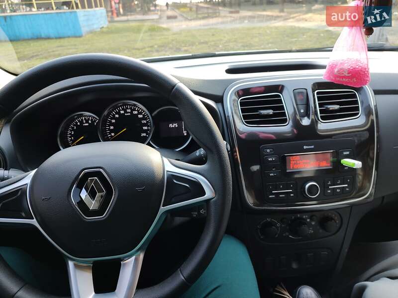 Седан Renault Logan 2021 в 