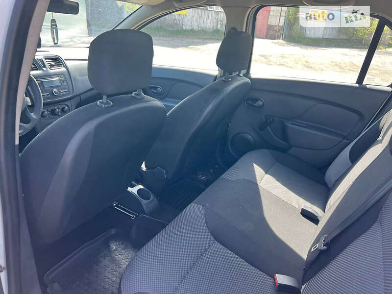 Седан Renault Logan 2016 в Львові