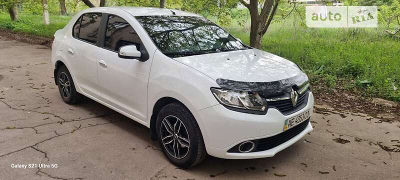 Седан Renault Logan 2015 в Запоріжжі