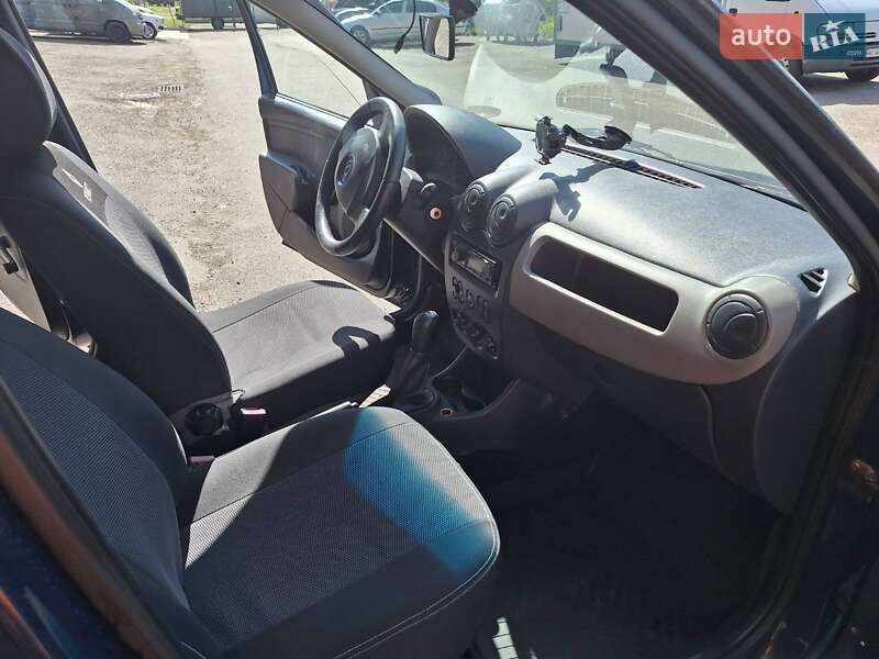 Седан Renault Logan 2011 в Киеве