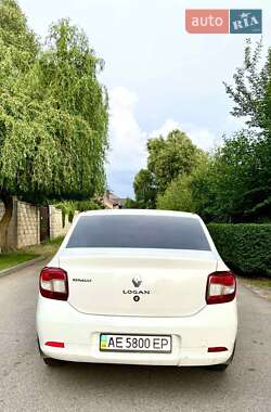 Седан Renault Logan 2013 в 