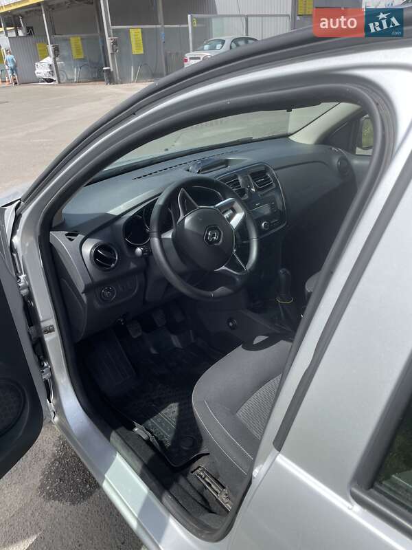 Седан Renault Logan 2018 в Киеве