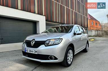 Седан Renault Logan 2014 в 