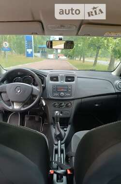 Седан Renault Logan 2015 в Чернігові