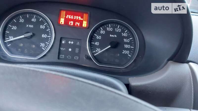 Седан Renault Logan 2012 в Золочеві