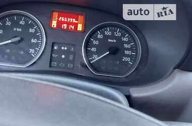 Седан Renault Logan 2012 в 