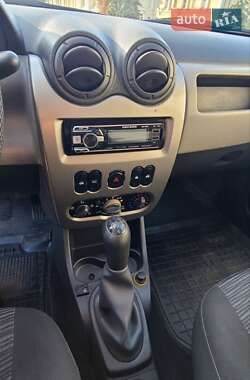 Седан Renault Logan 2011 в 