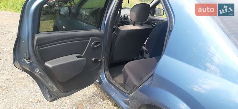 Седан Renault Logan 2011 в Яремче