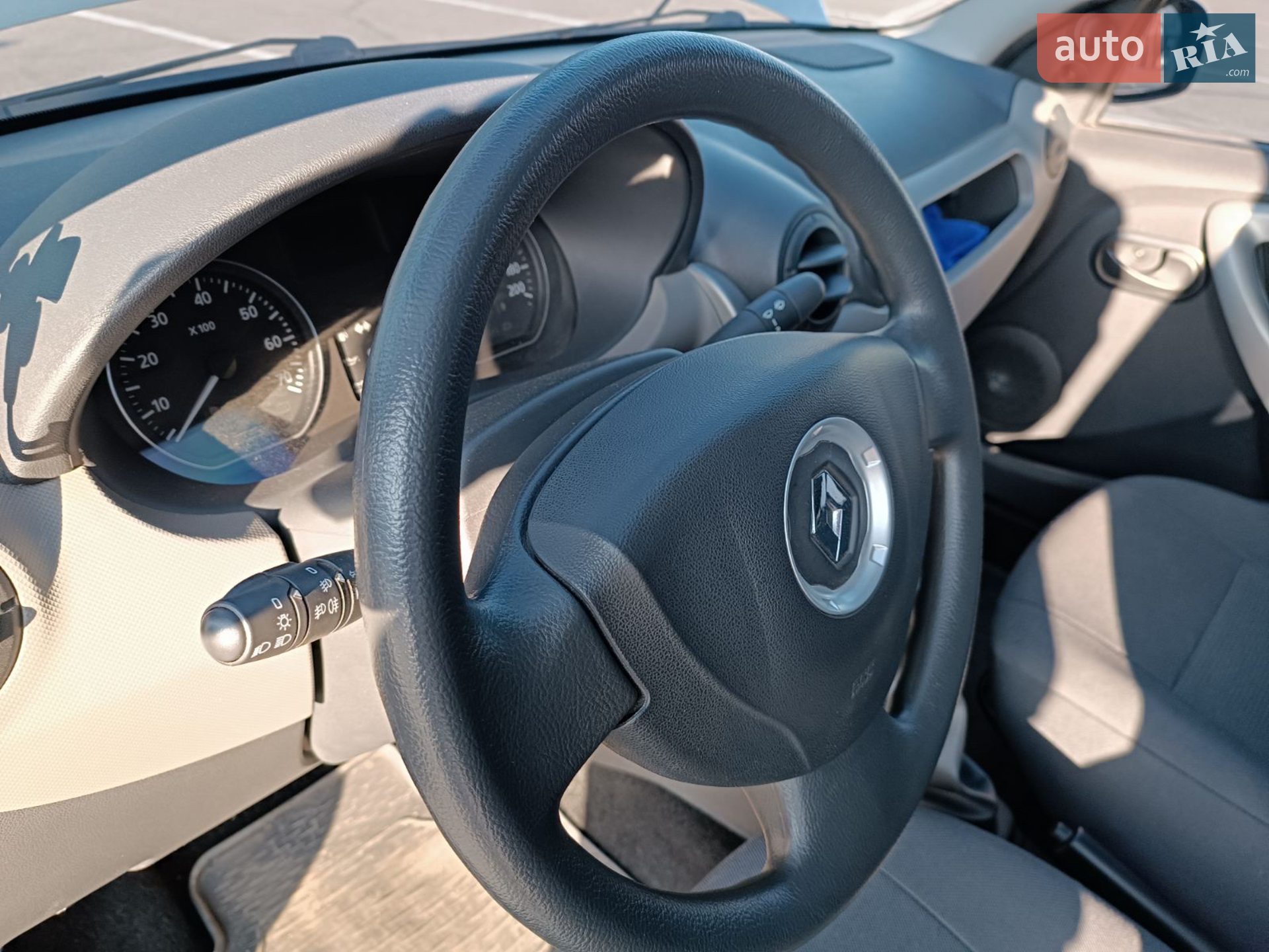 2011 Renault Logan - мініатюра 11