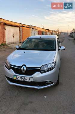 Седан Renault Logan 2013 в Ровно