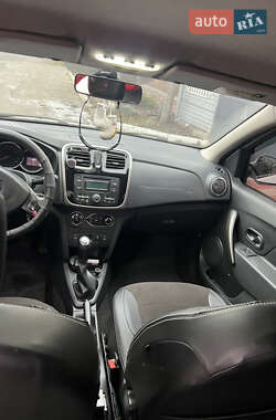 Седан Renault Logan 2014 в 
