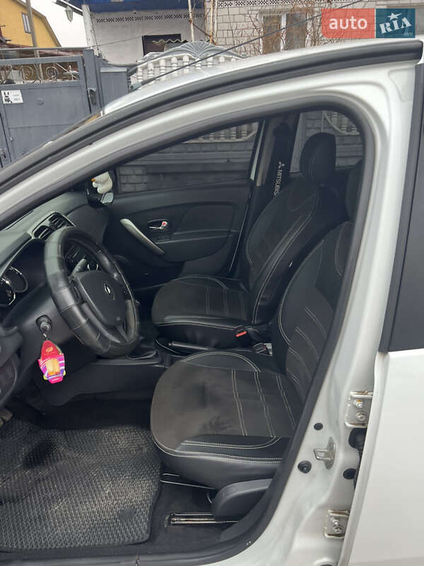 Седан Renault Logan 2014 в Іванкові