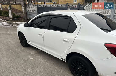 Седан Renault Logan 2014 в 
